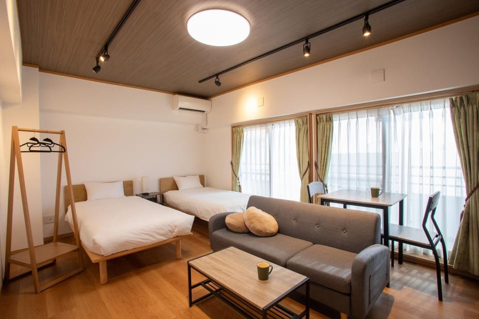 Bed, Dining area, Bedroom, wardrobe