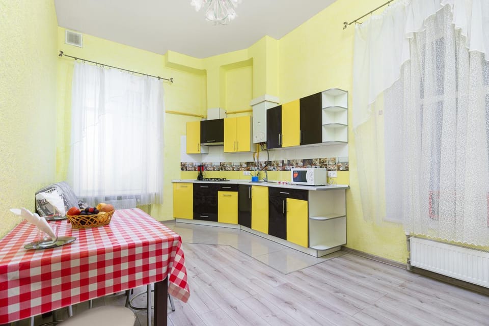 Kitchen or kitchenette, Seating area, Dining area