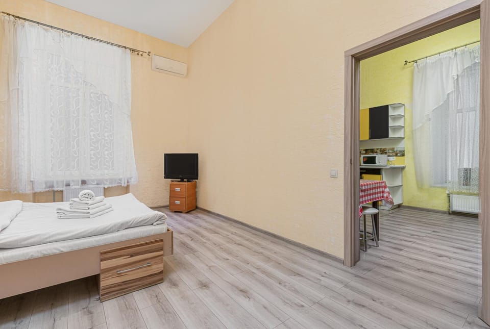 Photo of the whole room, Bedroom