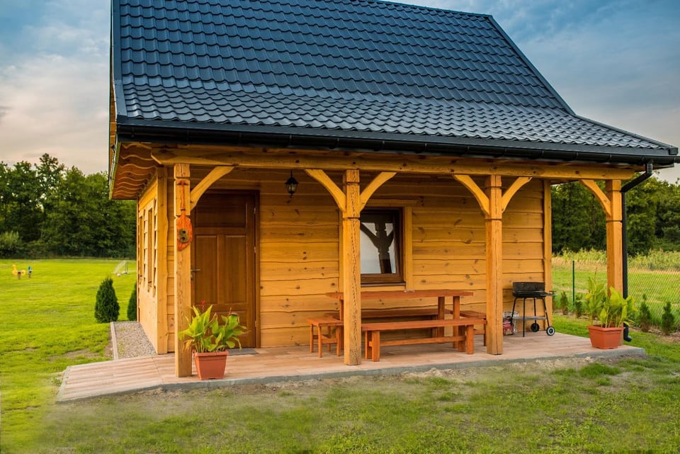 Property building, Patio, Spring, Day, Natural landscape, Garden, Garden view