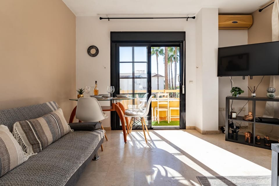 TV and multimedia, Living room, Dining area, air conditioner