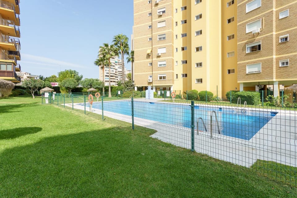 Property building, Day, Natural landscape, Garden, Swimming pool, Swimming pool