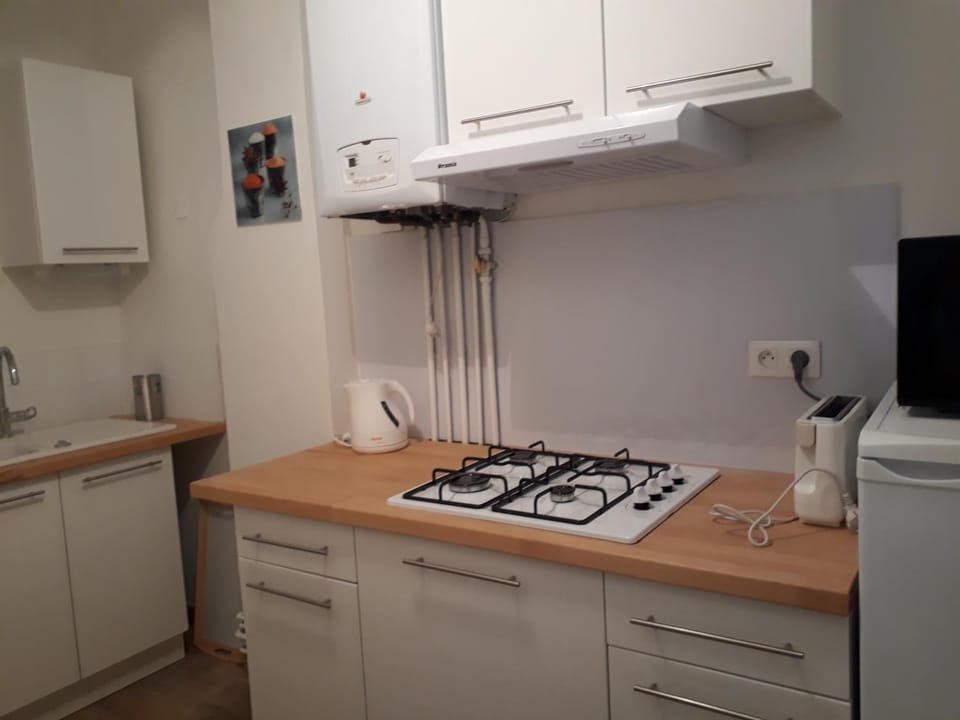 Le V Génie verdure climatisation et calme à deux pas des Halles de Sète Apartment in Occitanie