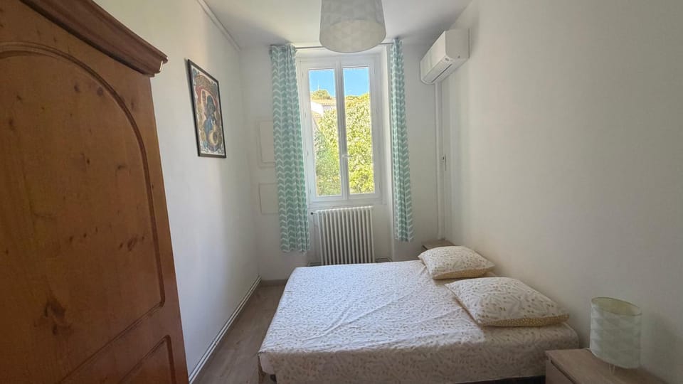 Le V Génie verdure climatisation et calme à deux pas des Halles de Sète Apartment in Occitanie