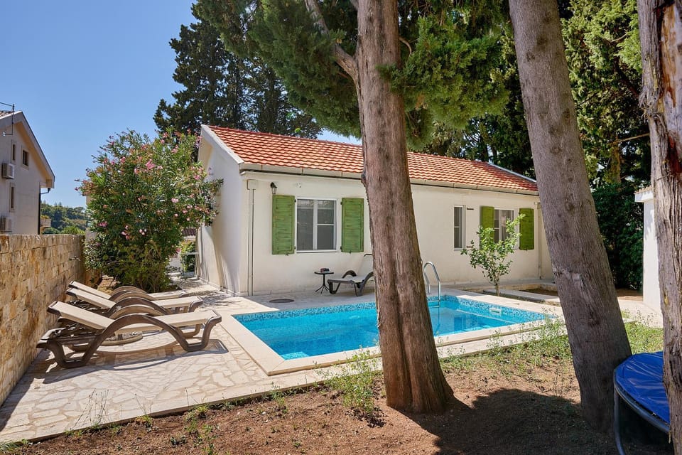 Mediterranean vacation home with pool Petrovac House in Budva Municipality
