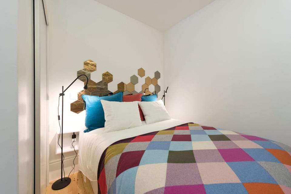 LovelyStay - Vitoria Viewpoint 1BR Flat Apartment in Porto