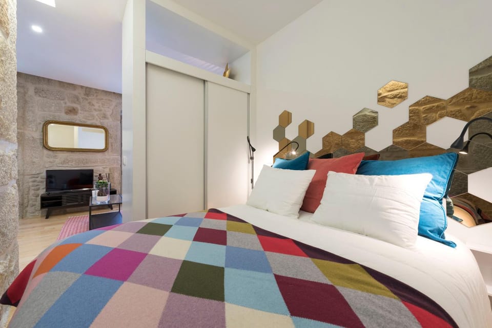 LovelyStay - Vitoria Viewpoint 1BR Flat Apartment in Porto