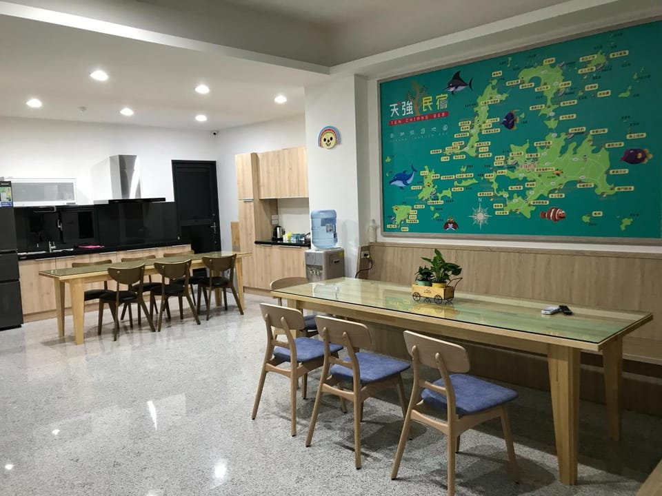 Communal lounge/ TV room