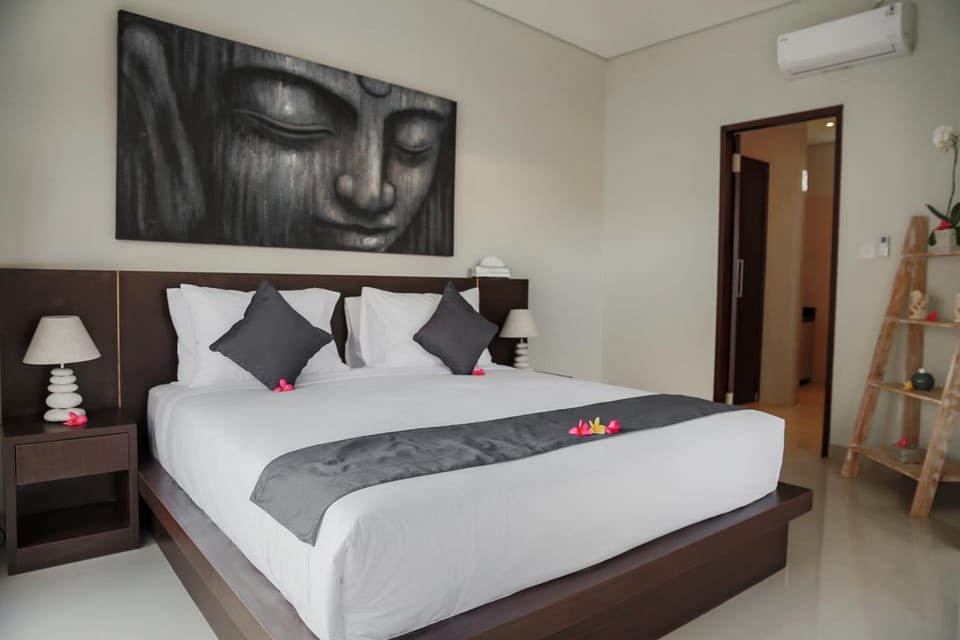 Bed, Photo of the whole room, Bedroom