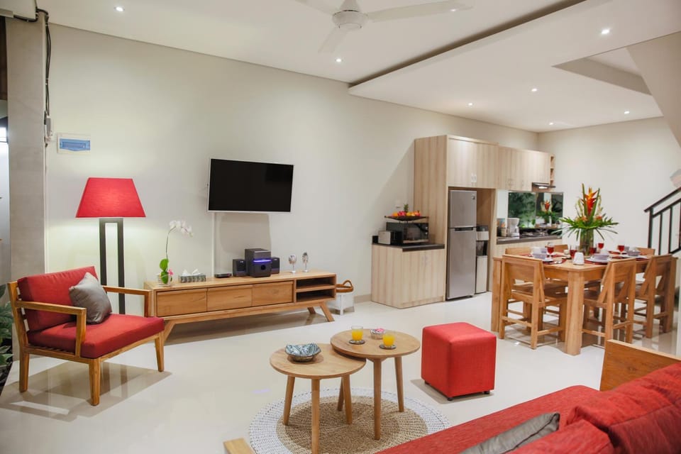 Living room, Seating area, Dining area