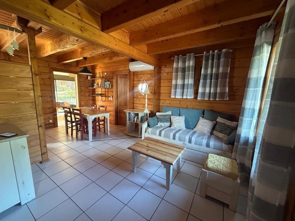 CHALET COSY PROCHE DE MIMIZAN - Accès Piscine chauffée et spa House in Mimizan