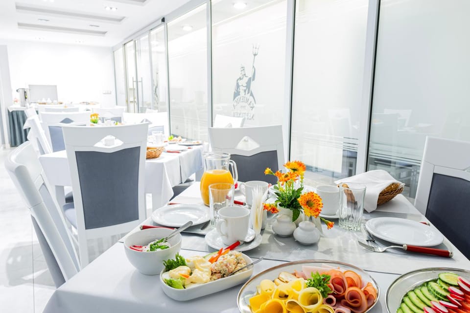 Food and drinks, Food, Breakfast, Continental breakfast