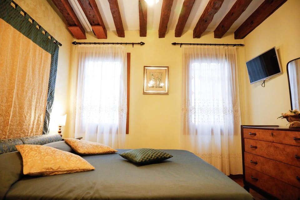 TV and multimedia, Photo of the whole room