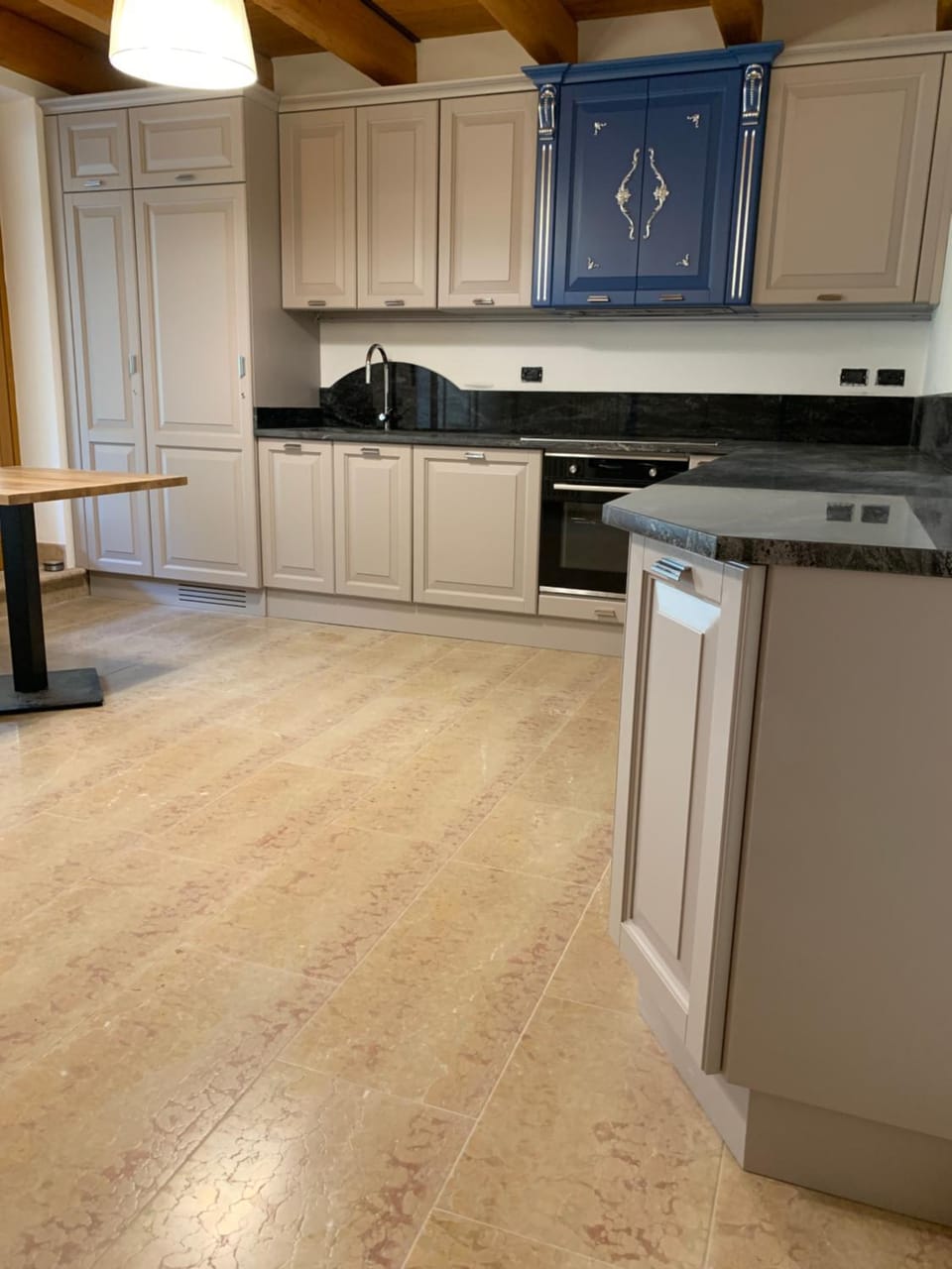 Kitchen or kitchenette, dishwasher, stove, Internal: Not applicable to any particular room