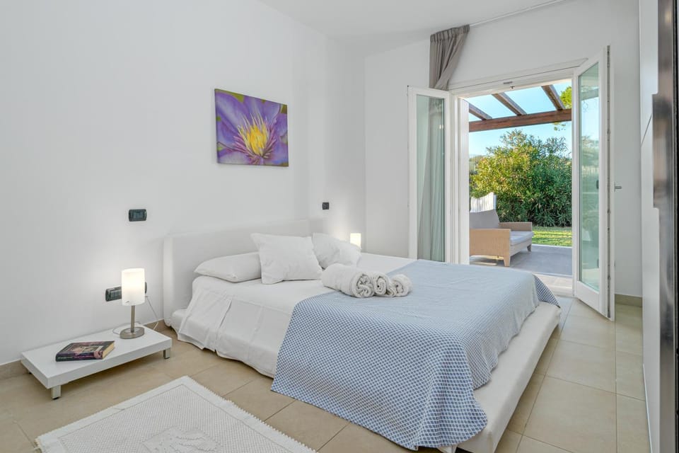 Property building, Living room, Bedroom