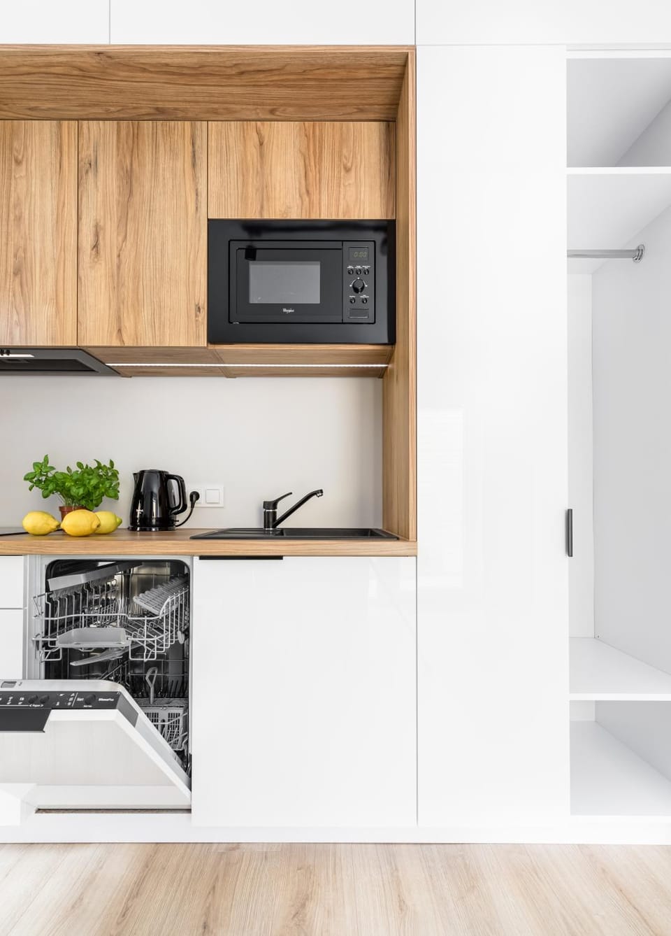 Kitchen or kitchenette, microwave, stove