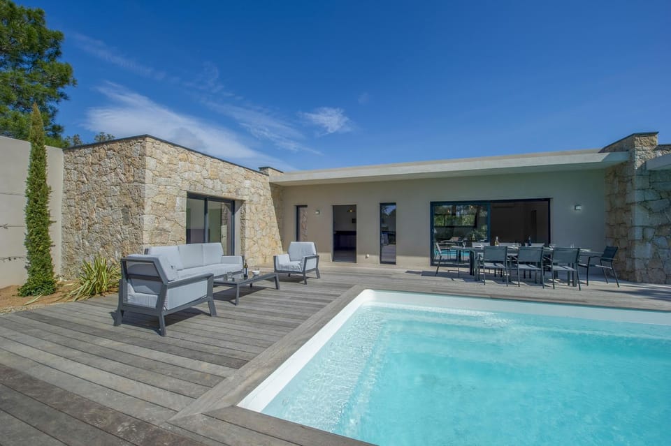 Property building, Swimming pool, Swimming pool