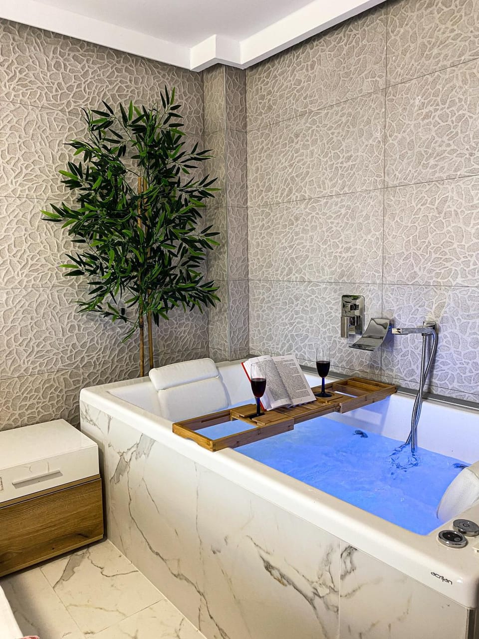 Hot Tub, Spa and wellness centre/facilities