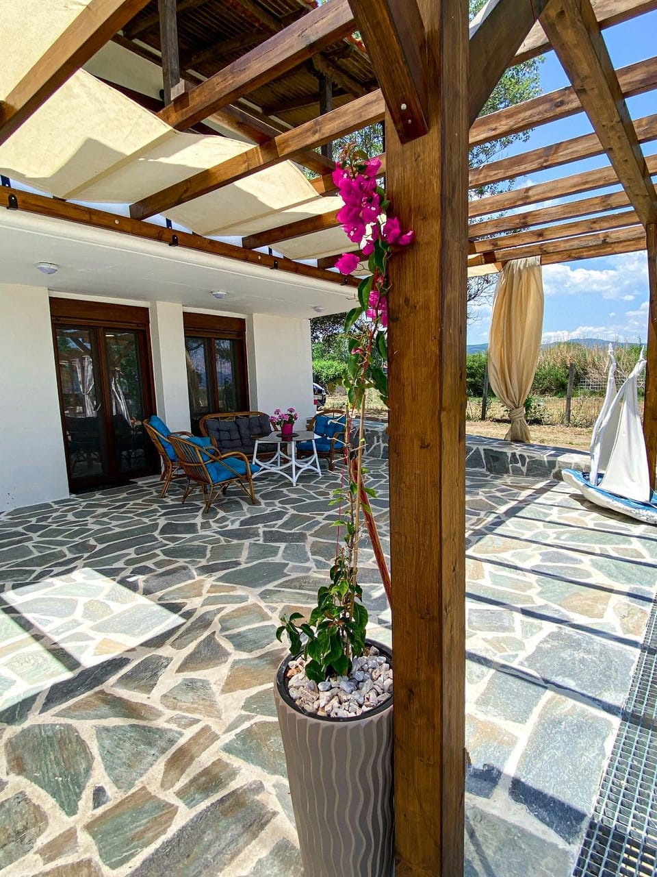 Patio, Facade/entrance