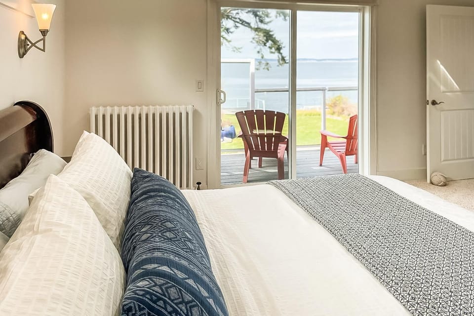 Madrona Beach House House in Camano Island