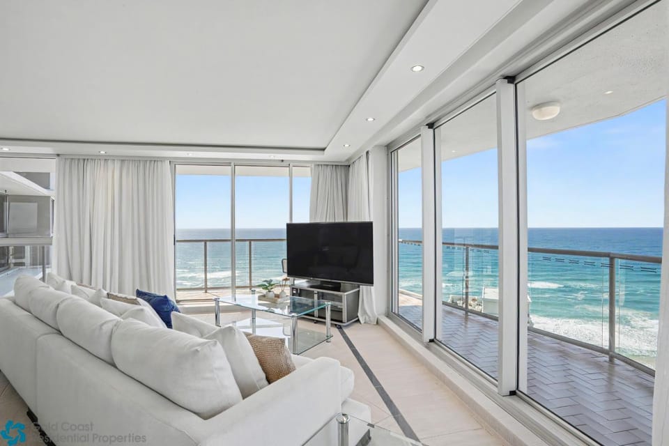 Natural landscape, View (from property/room), Balcony/Terrace, Living room, Seating area, Beach, Sea view