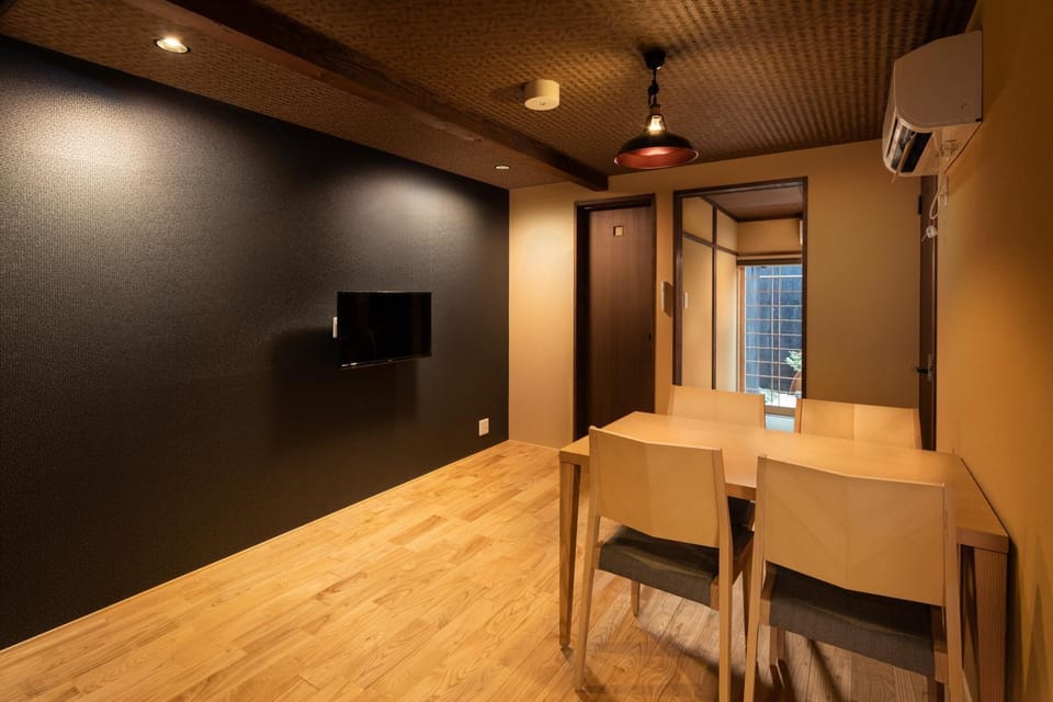TV and multimedia, Living room, Photo of the whole room, Dining area