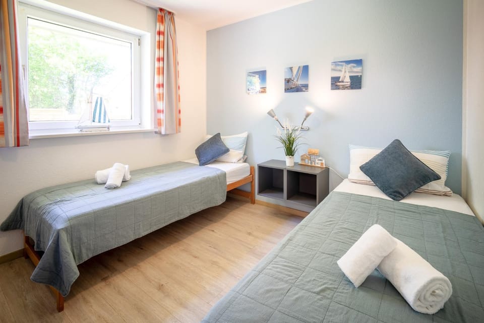 Große Terrasse und eingezäunter Garten - Lotsenhus Apartment in Ostholstein