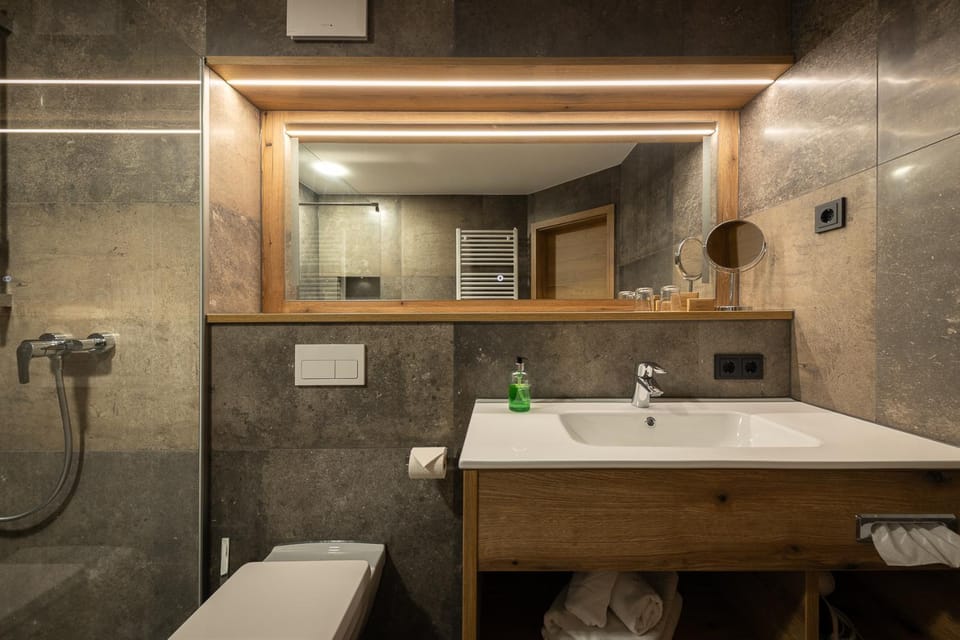 Bathroom, Photo of the whole room