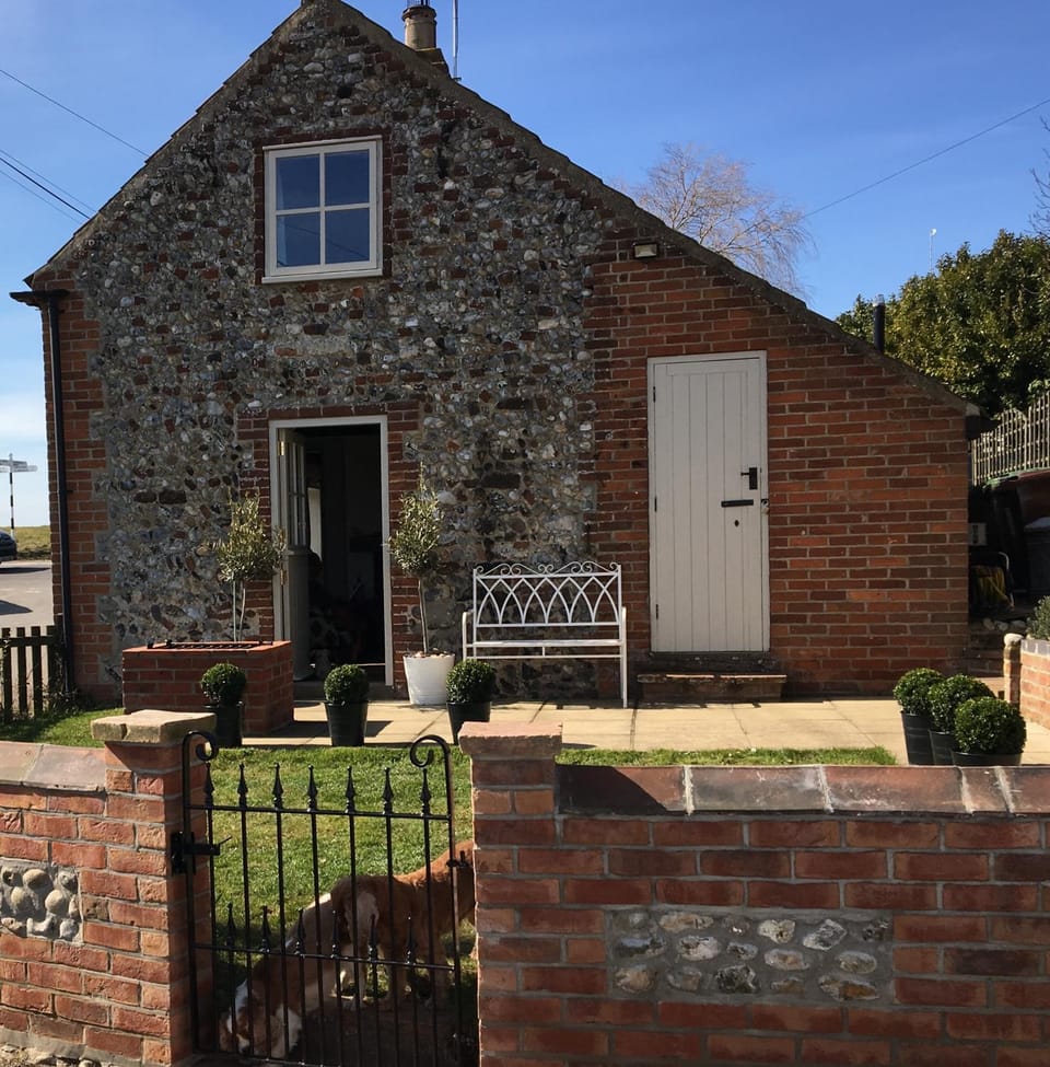Dog Cottage House in North Norfolk District