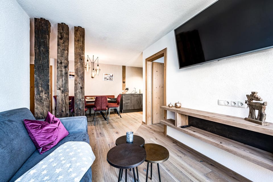 Living room, Photo of the whole room, Seating area