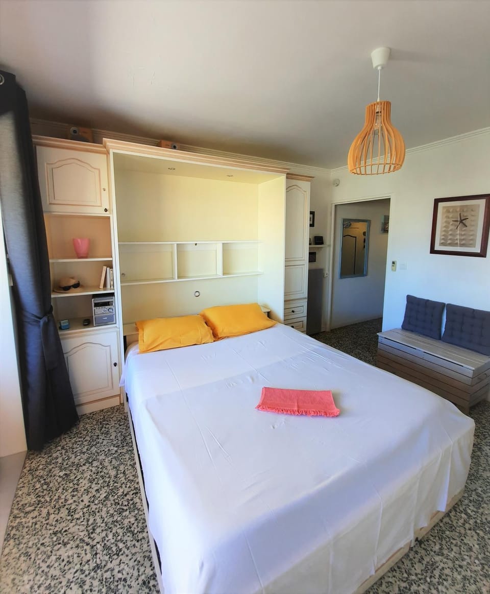 Bed, Photo of the whole room, wardrobe