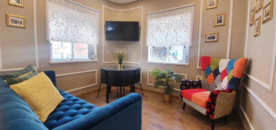 Communal lounge/ TV room, TV and multimedia, Living room, Seating area