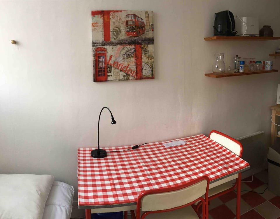 Photo of the whole room, Dining area