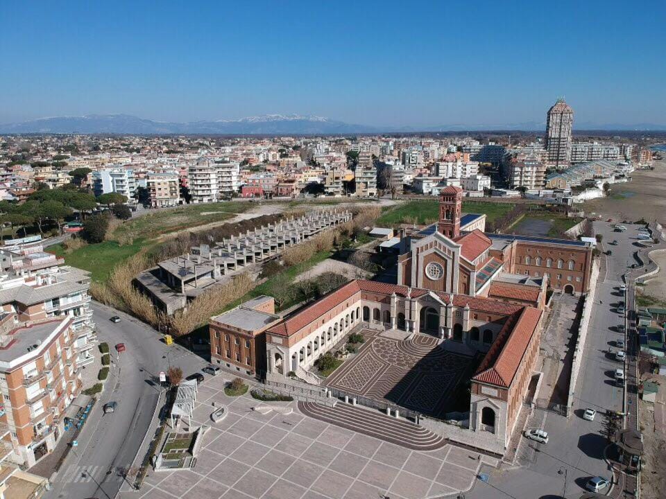 Neighbourhood, Bird's eye view