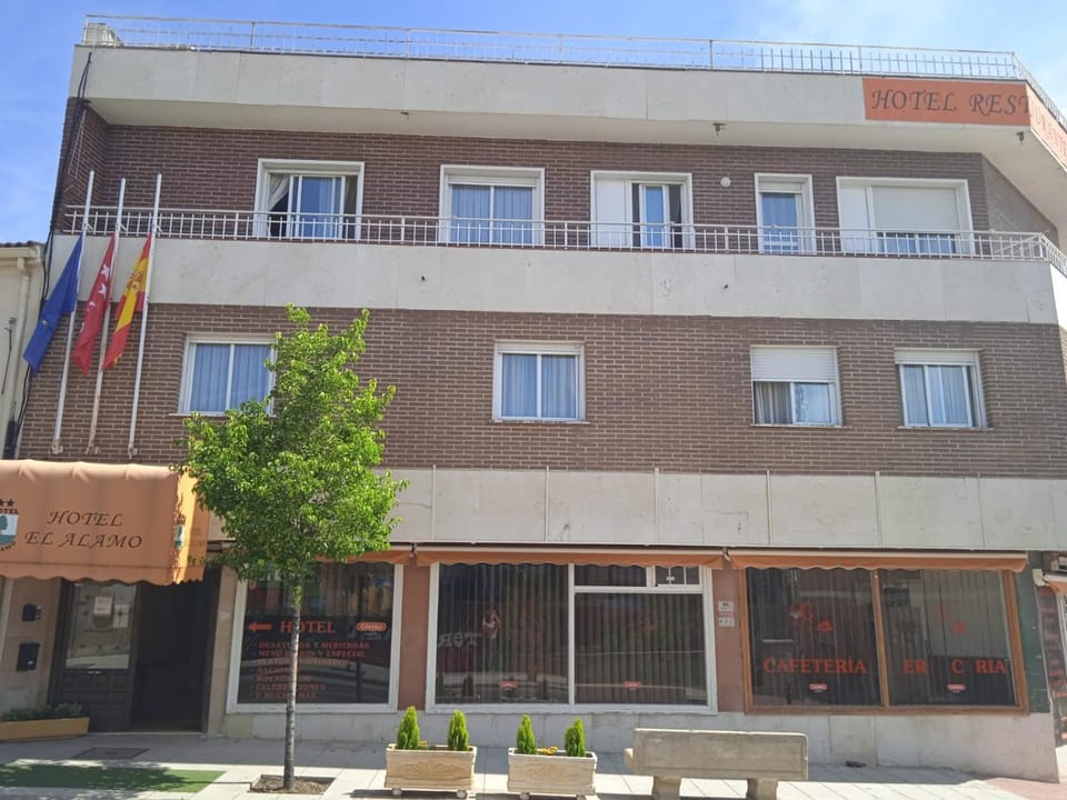 HOTEL El ALAMO MADRID Bed and Breakfast in Community of Madrid