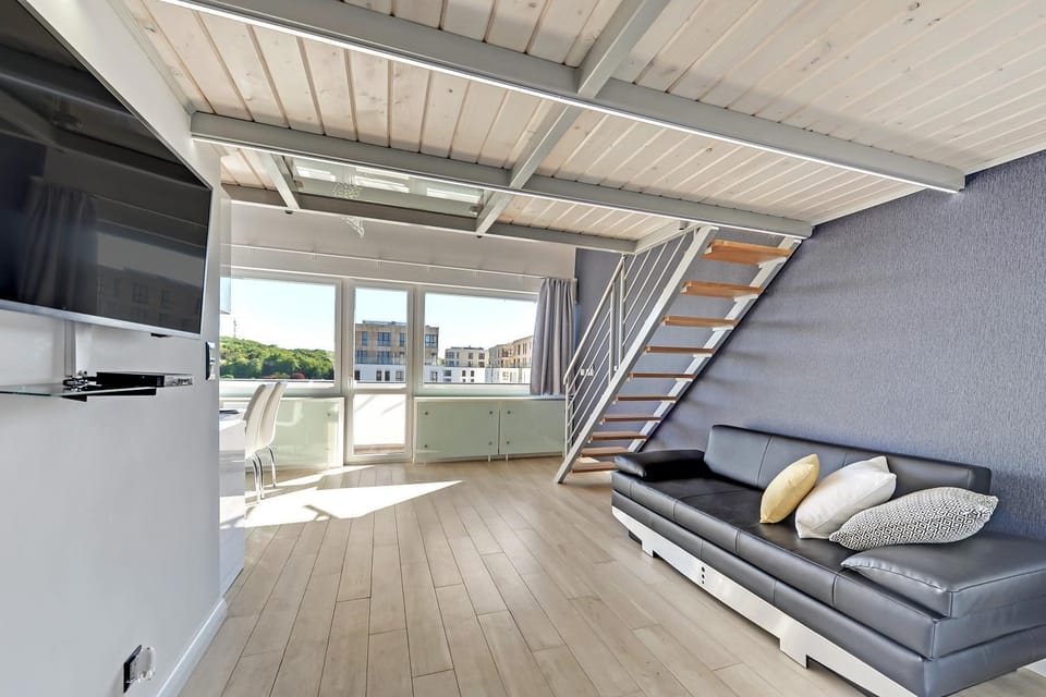 TV and multimedia, View (from property/room), Balcony/Terrace, Kitchen or kitchenette, Living room, Seating area, City view