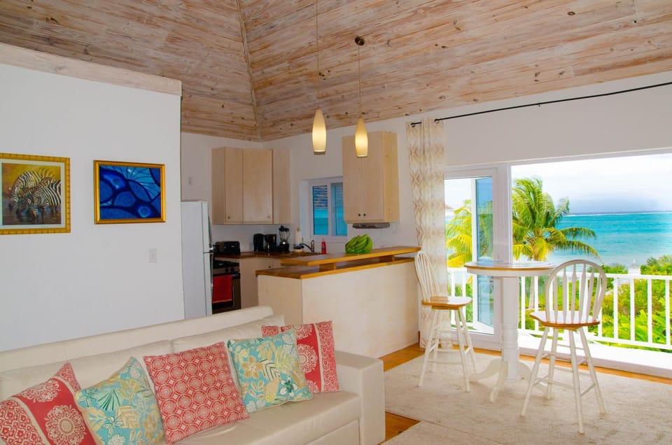 Kitchen or kitchenette, Dining area, Sea view