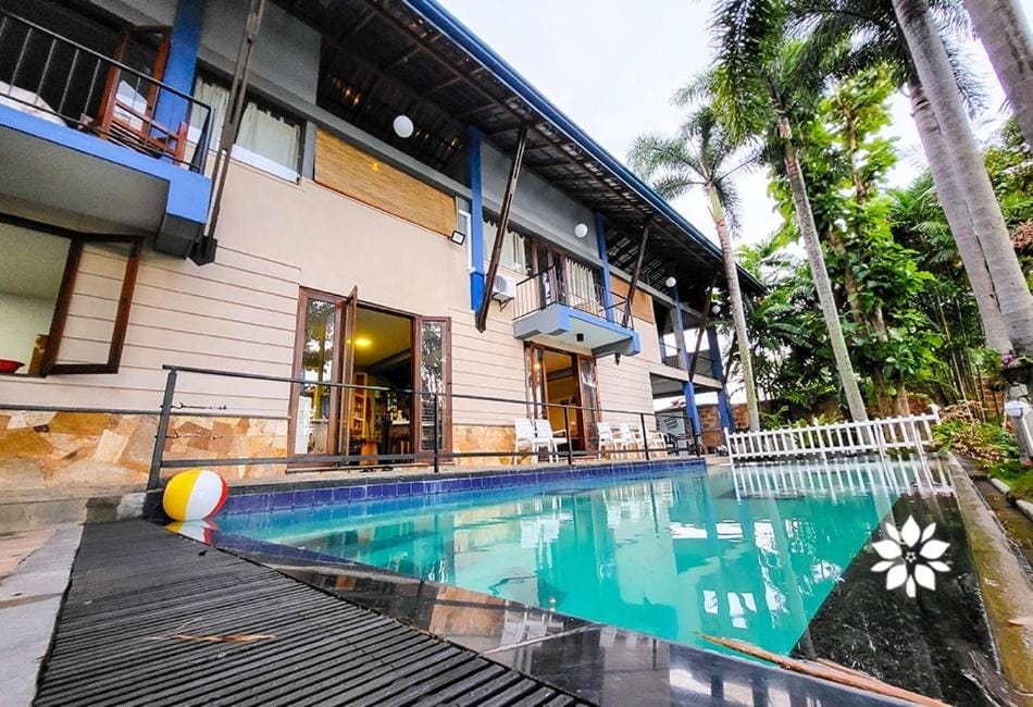 Property building, Patio, Day, Pool view, Swimming pool, Sports, sunbed