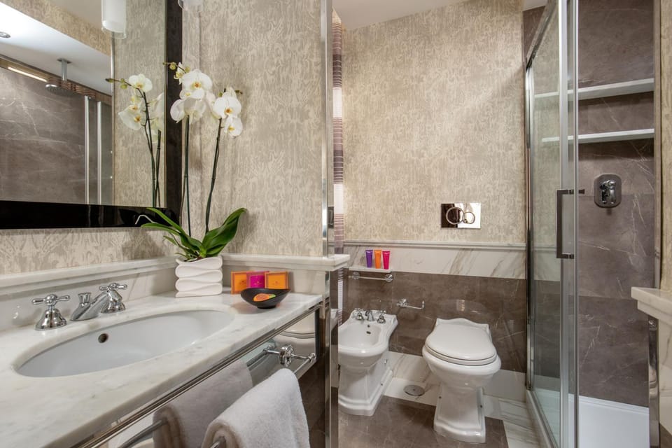 Shower, Bathroom, towels