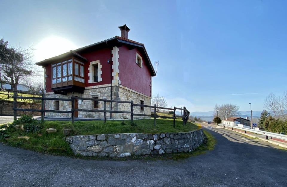 Off site, Decorative detail, Autumn, On site, Location