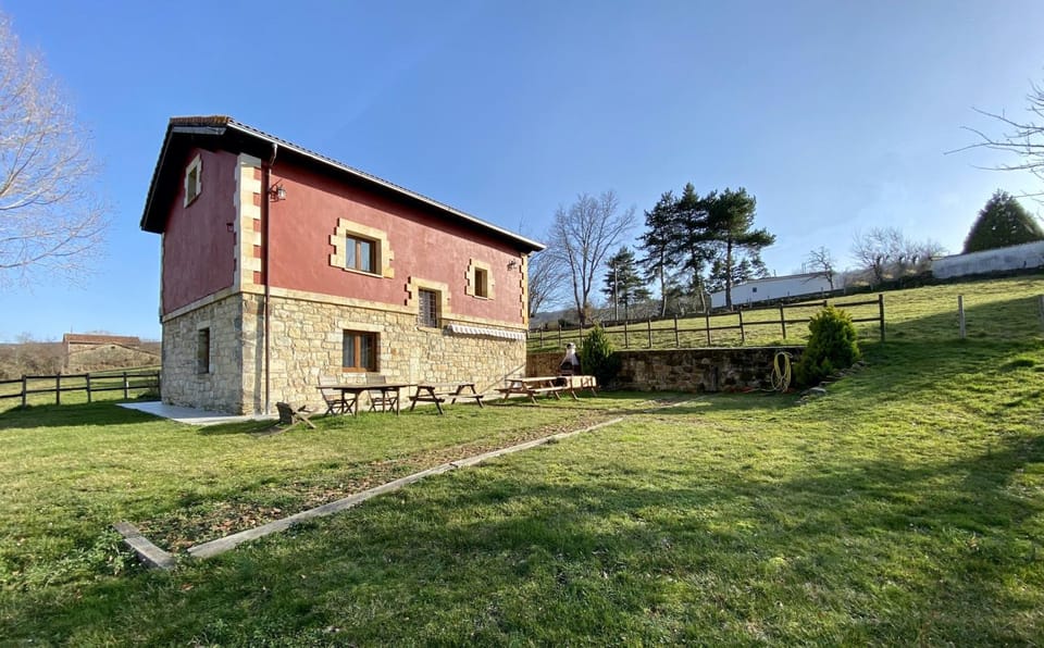 Off site, BBQ facilities, Decorative detail, Autumn, On site, Location