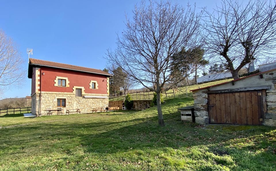 Off site, BBQ facilities, Autumn, On site, Location