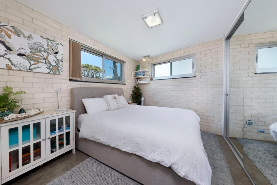 Bed, TV and multimedia, Bedroom, wardrobe