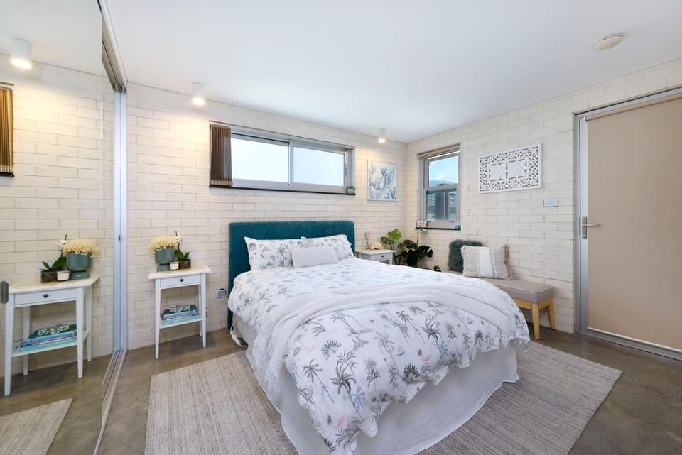 Bed, Bedroom, Mountain view, wardrobe