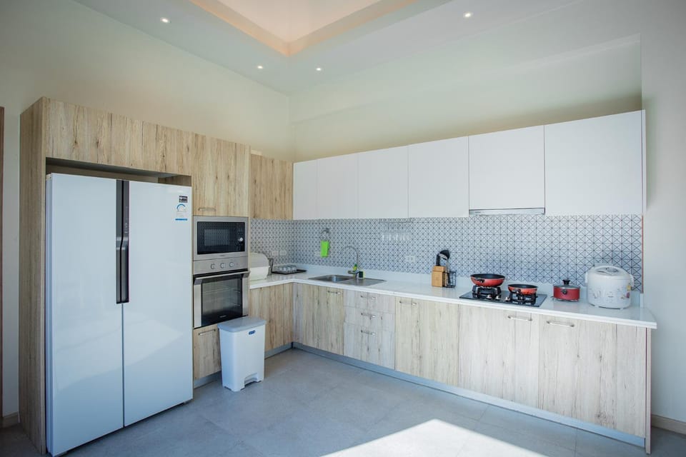 Kitchen or kitchenette, Communal kitchen