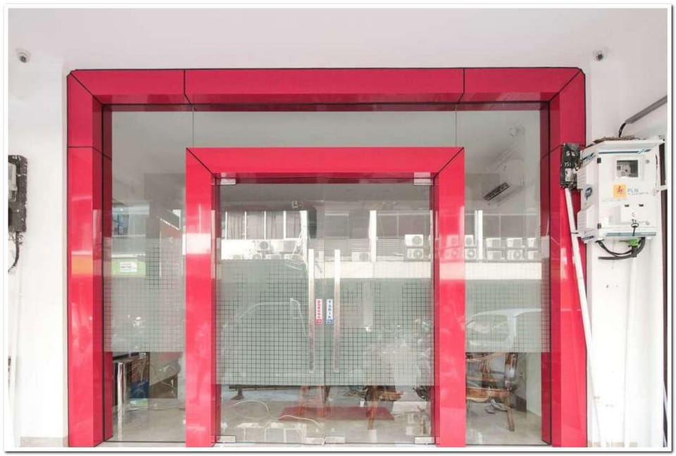 Facade/entrance