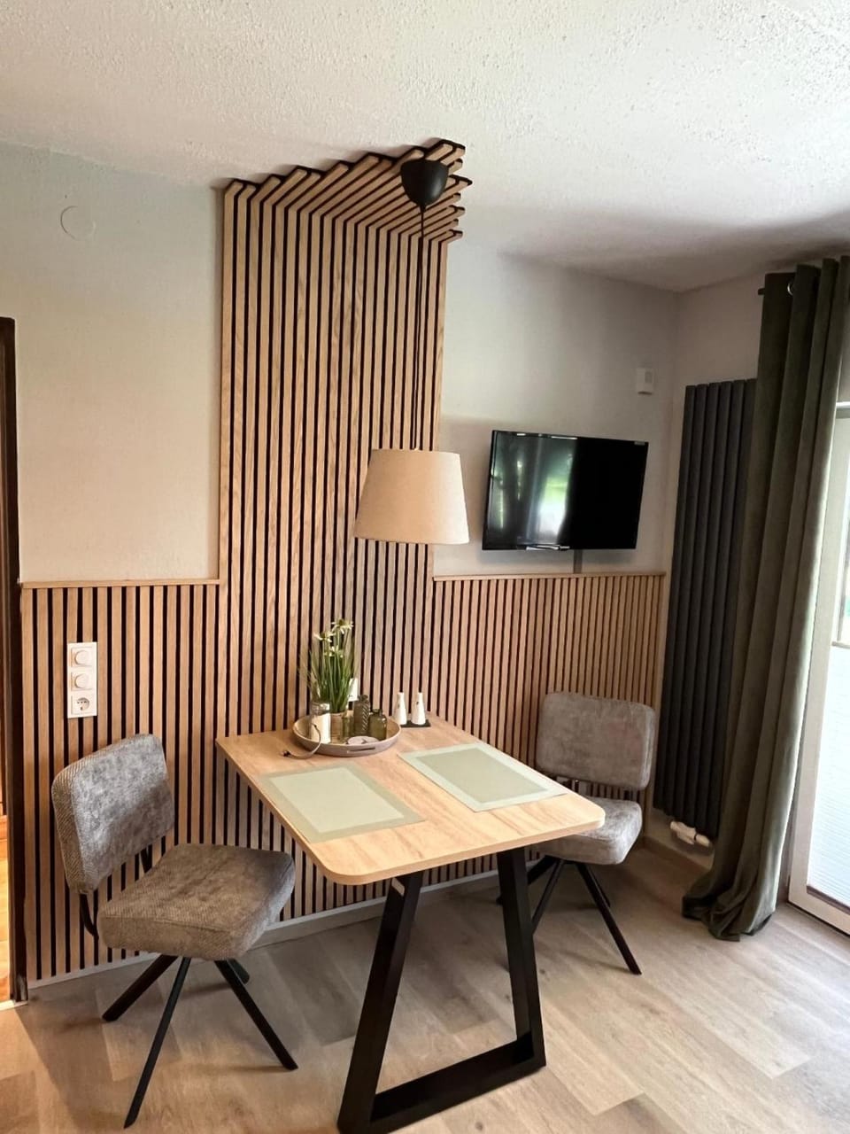 TV and multimedia, Seating area, Dining area