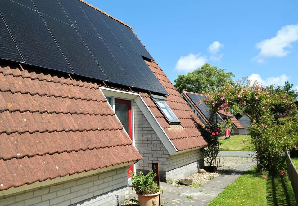 Urlaubsruhe 6 Pers Holiday home w terrace close to National Park Lauwersmeer House in Anjum