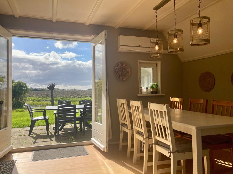 Horizon 5 pers holiday home nice view close to the National Park Lauwersmeer House in Anjum