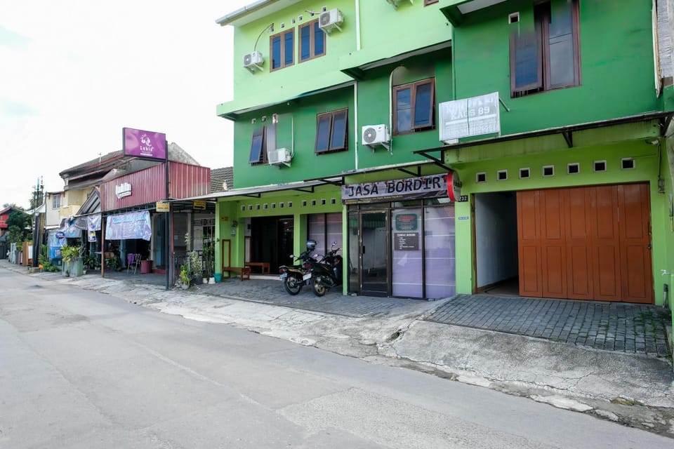 Facade/entrance